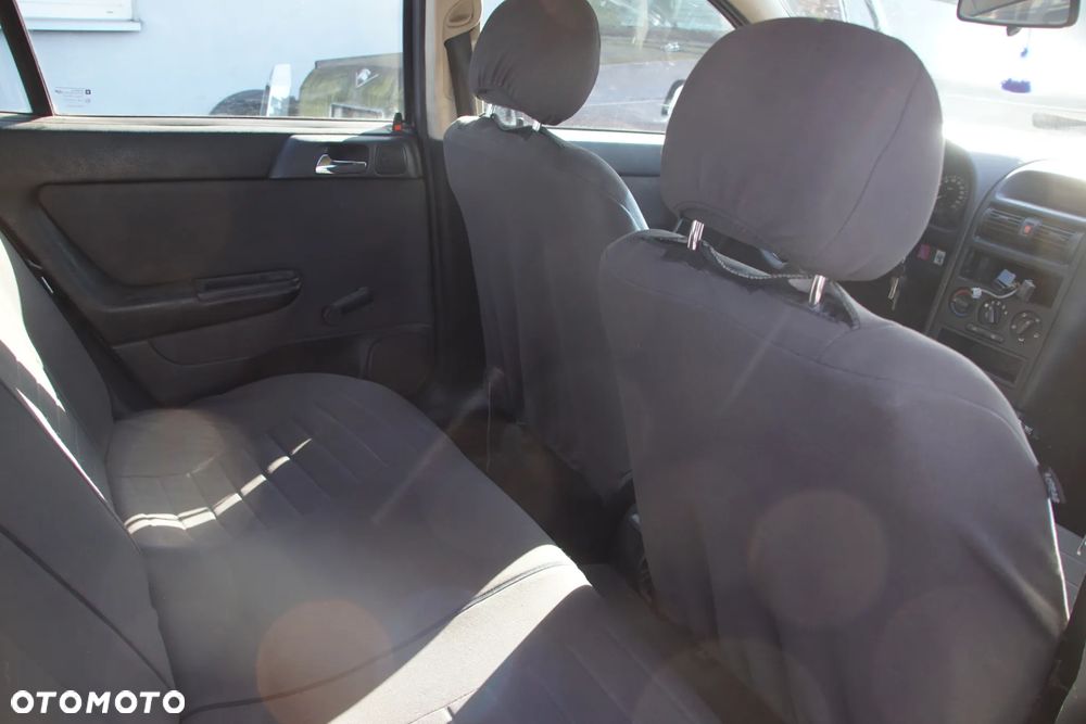Auto na części - Opel Astra G II 1.6 8V 84 KM Z16SE F13 42U 2001R Silnik Skrzynia Drzwi Maska Zderzak Błotnik Klapa Lusterko Lampa Klamka Szyba Deska Kokpit Sterownik Moduł Czujnik Licznik Panel Kierownica - 15