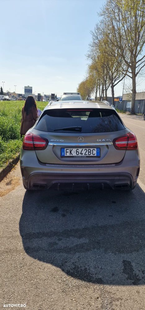 Mercedes-Benz GLA - 2