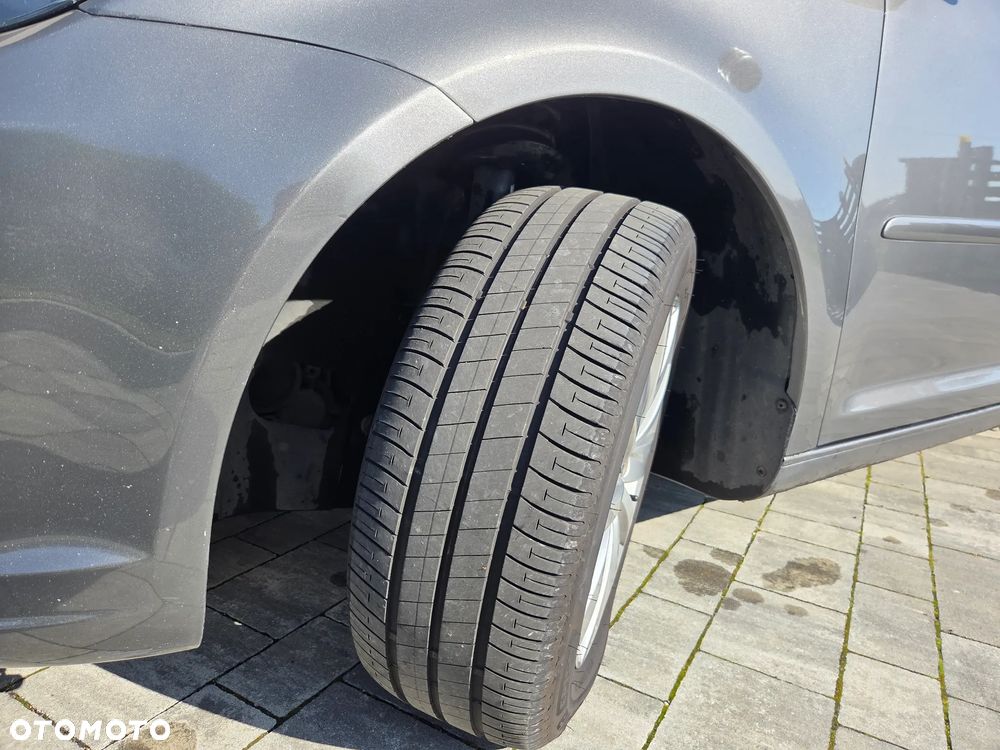 Volkswagen Touran 2013 photo 3