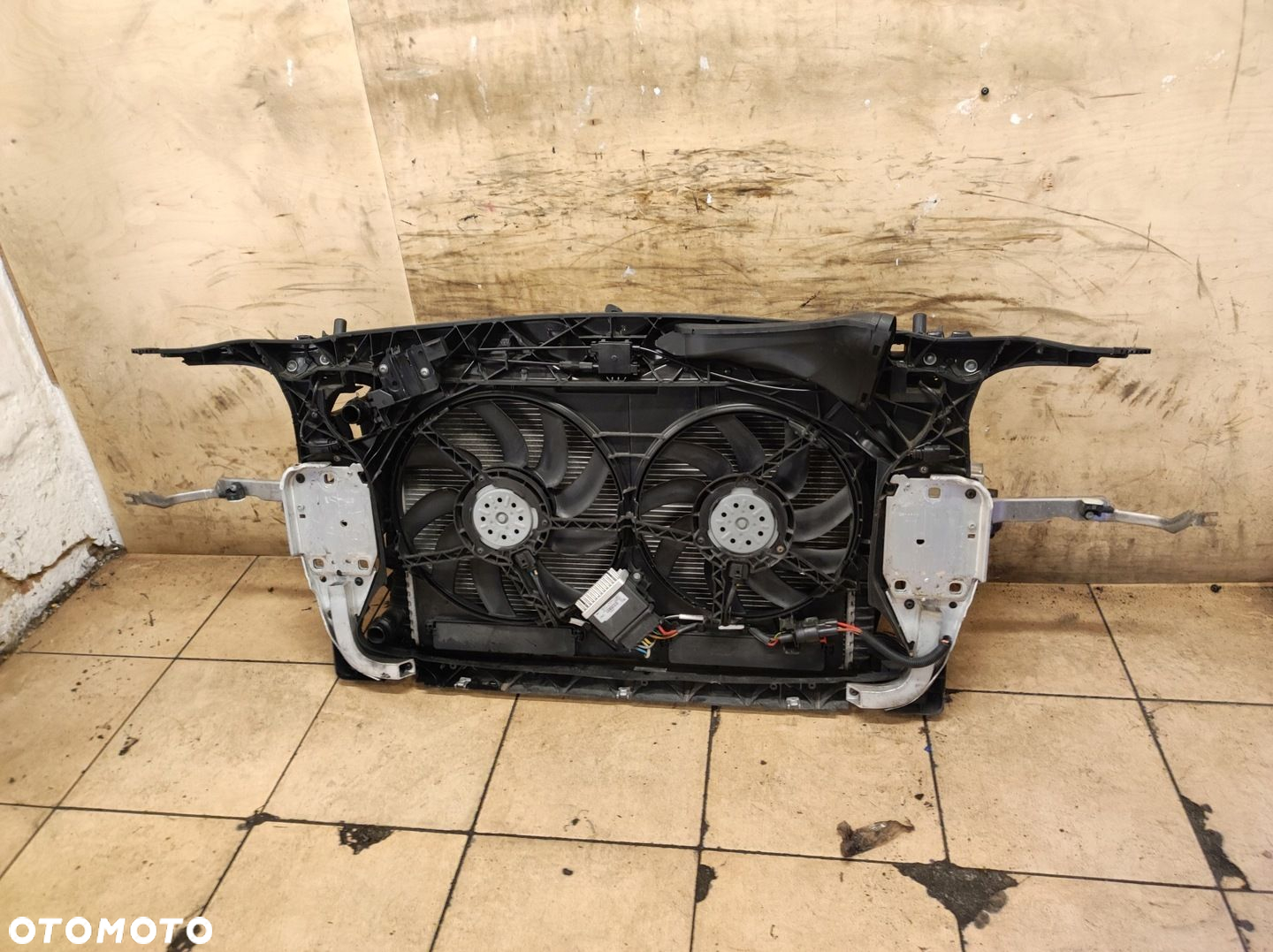Pas belka wzmocnienie chłodnice Audi A6 C7 Lift 2.0 TDI - 8
