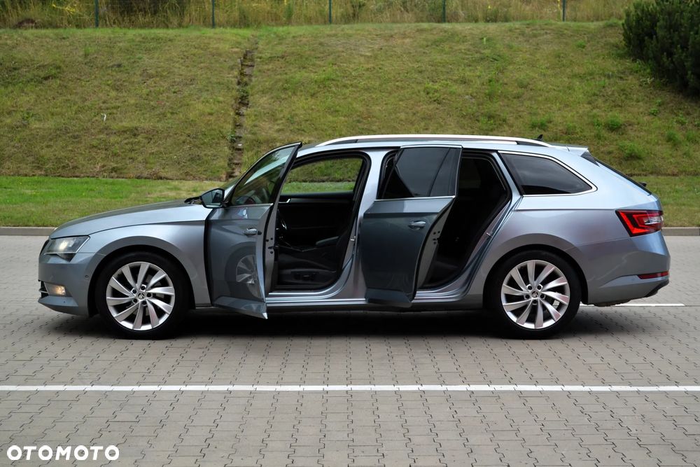 Skoda Superb 2.0 TDI Sportline DSG - 26