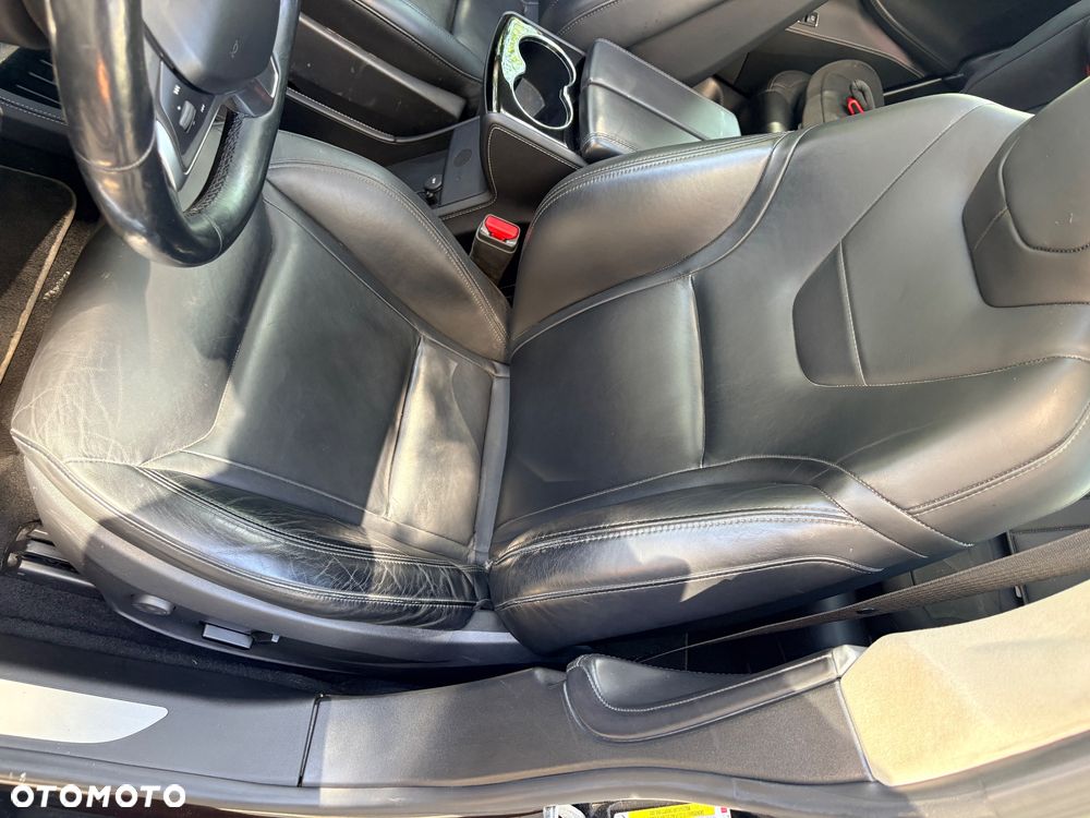 Tesla Model S - 15
