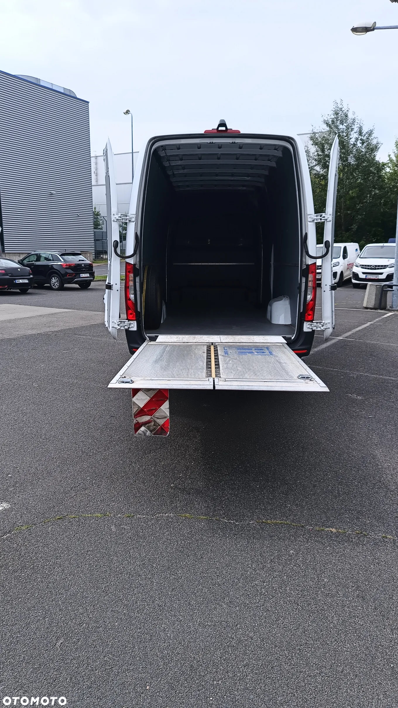 Mercedes-Benz Sprinter 317 - 19