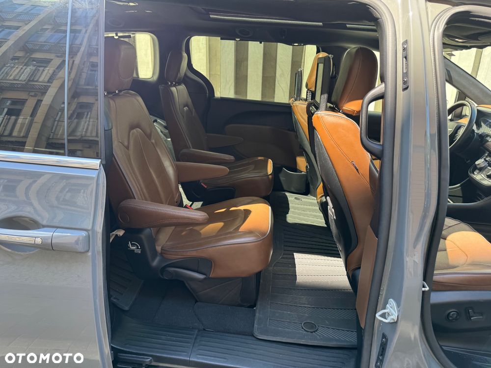 Chrysler Pacifica - 22
