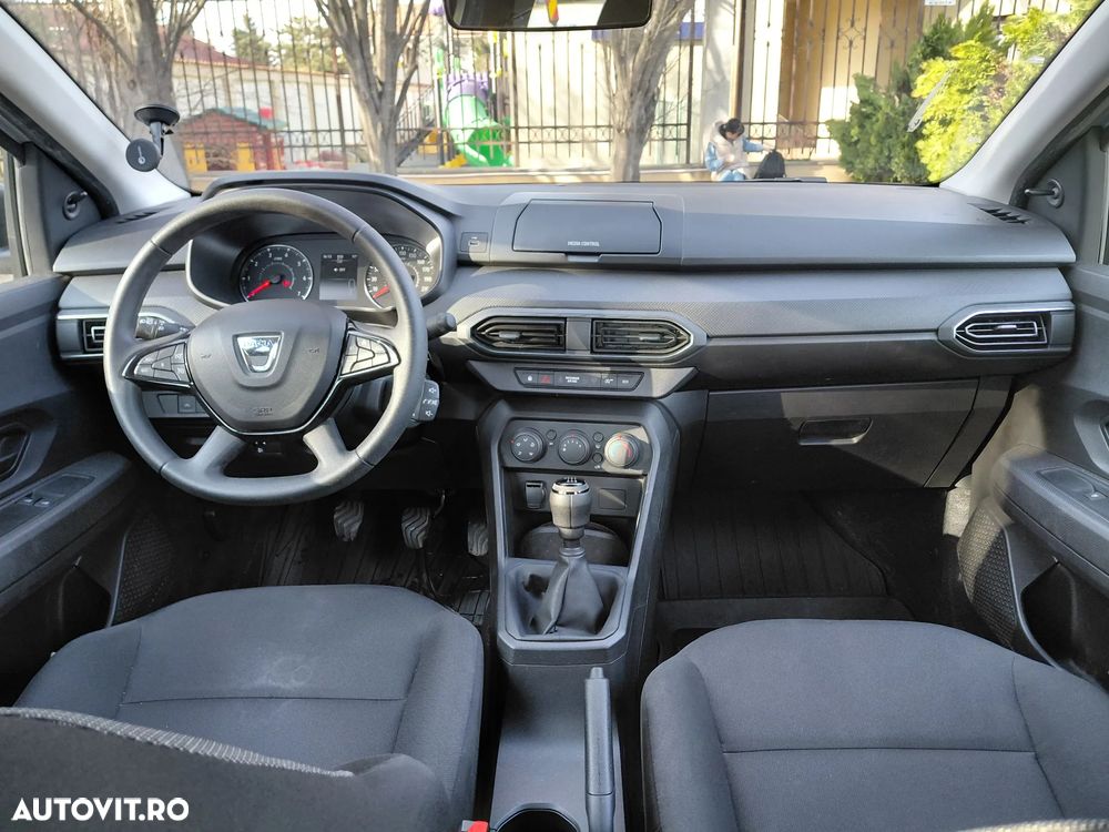 Dacia Logan TCe 90 MT5 Essential - 8