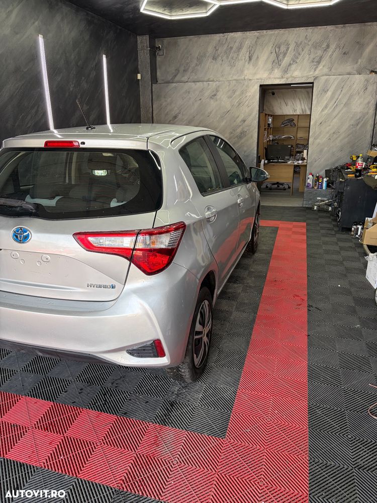Toyota Yaris 1.5 VVT-i HSD Dynamic - 9