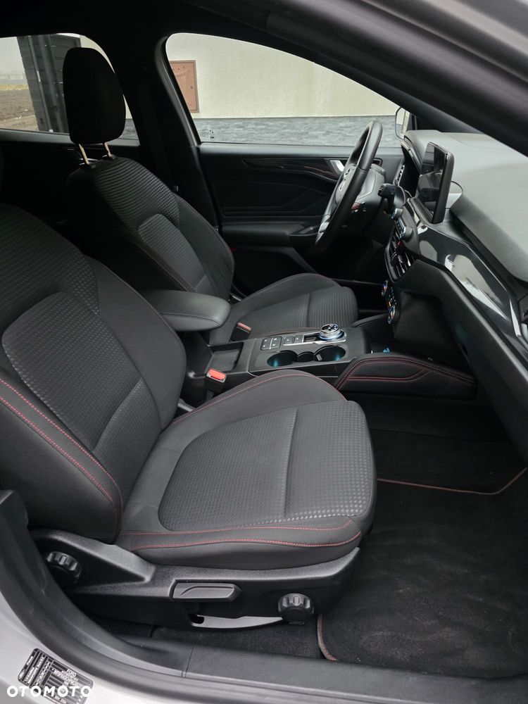 Ford Focus 1.5 EcoBlue Start-Stopp-System ST-LINE DESIGN - 15