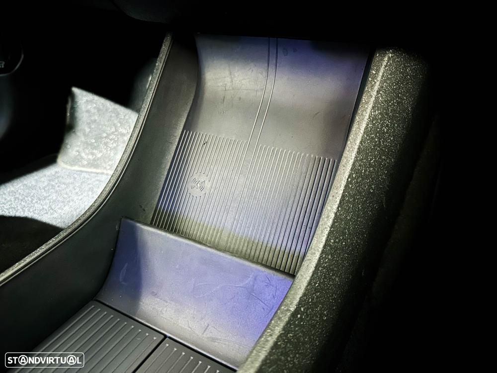 Volvo EX30 Single Motor Extended Range RWD Plus - 36