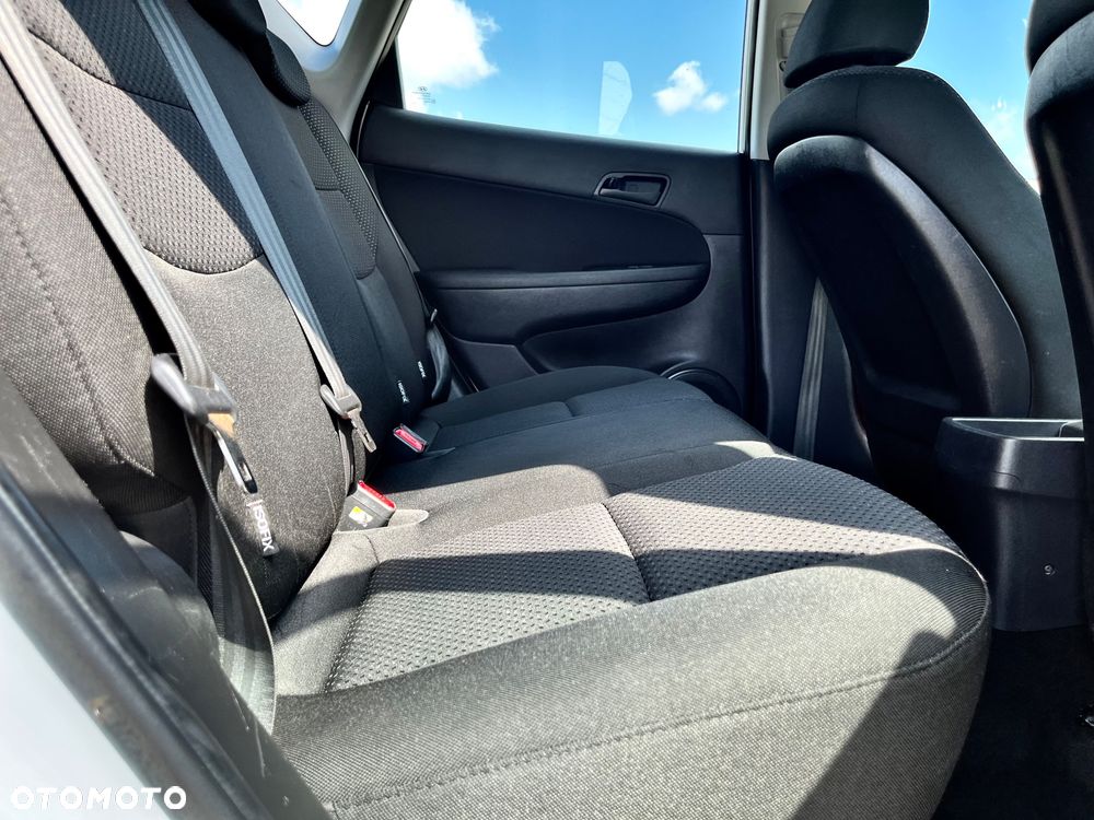 Hyundai i30 1.4 FIFA WM Edition - 11