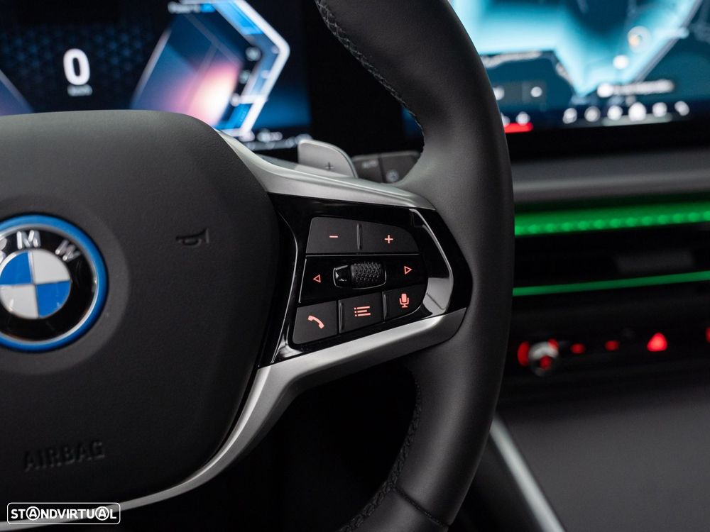 BMW 330 e Auto - 24