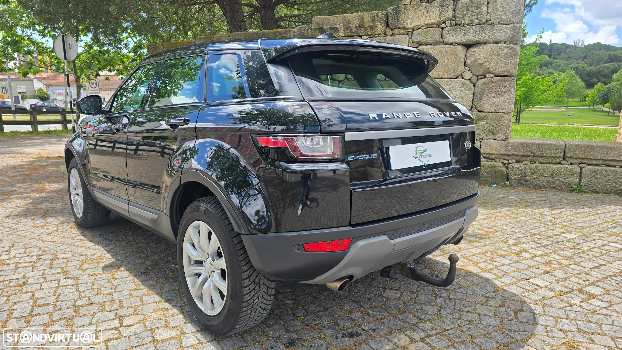 Land Rover Range Rover Evoque 2.0 D150 R-Dynamic - 11