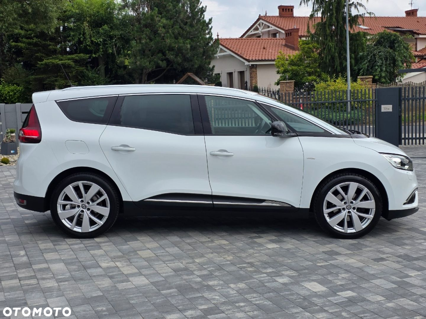 Renault Grand Scenic - 33