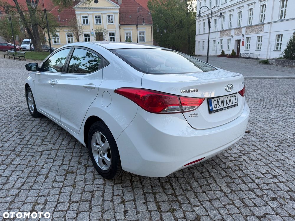 Hyundai Elantra 1.6 Comfort - 6