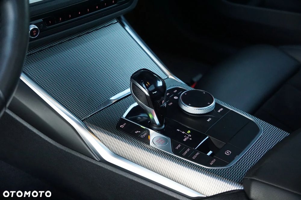 BMW Seria 3 330i xDrive M Sport sport - 19