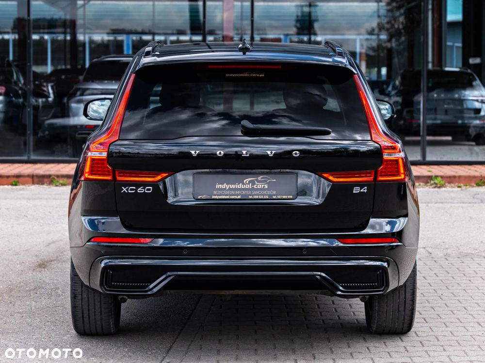 Volvo XC 60 B4 D Plus Dark - 18