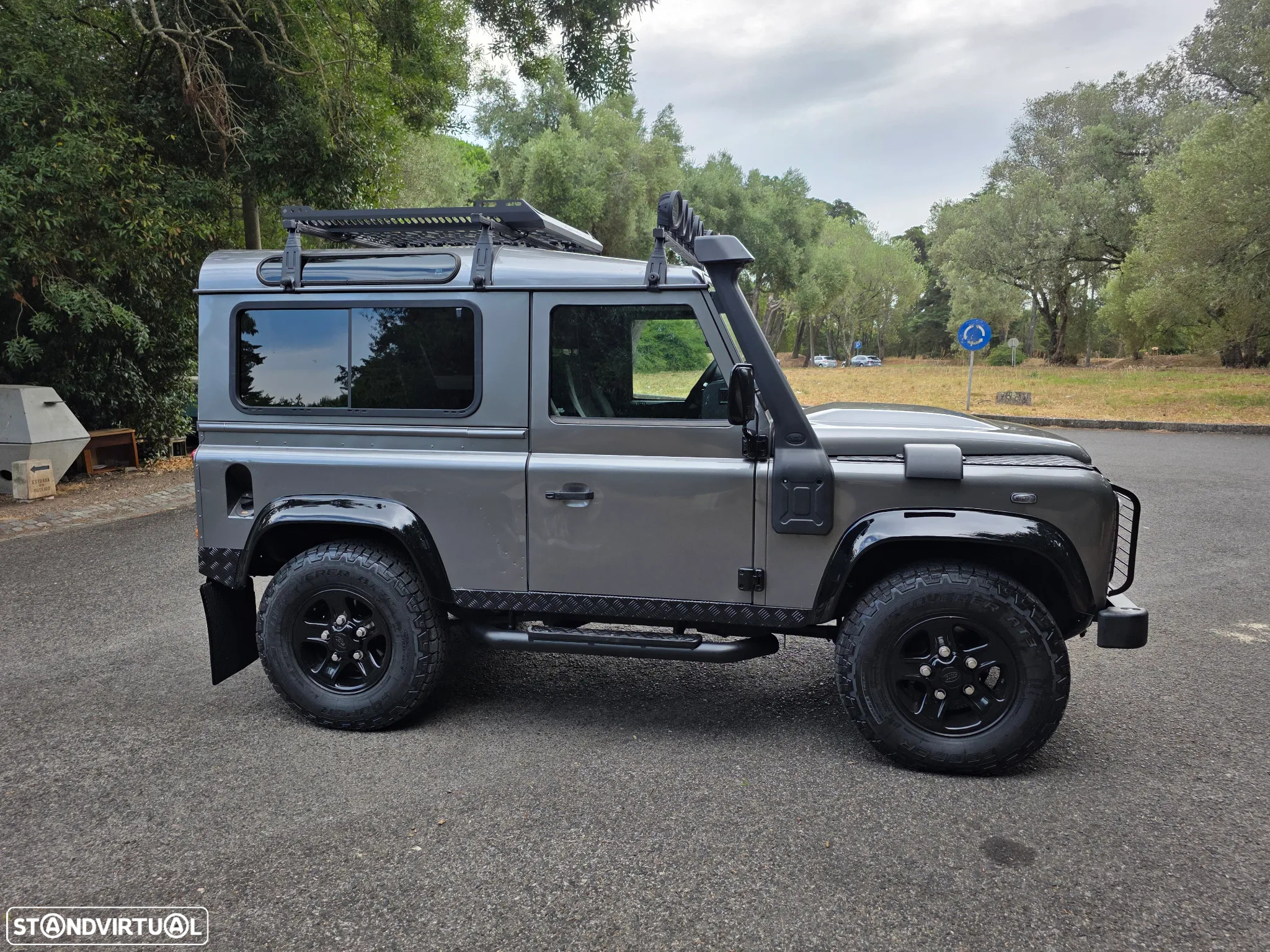 Land Rover Defender 90 Station Wagon SE - 4