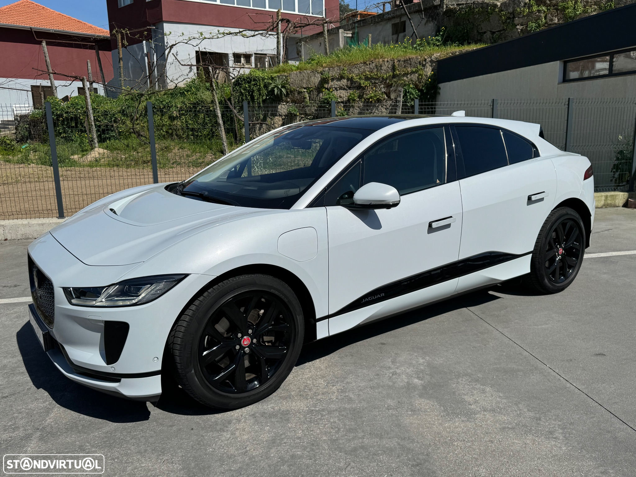 Jaguar I-Pace EV400 R-Dynamic HSE AWD - 3