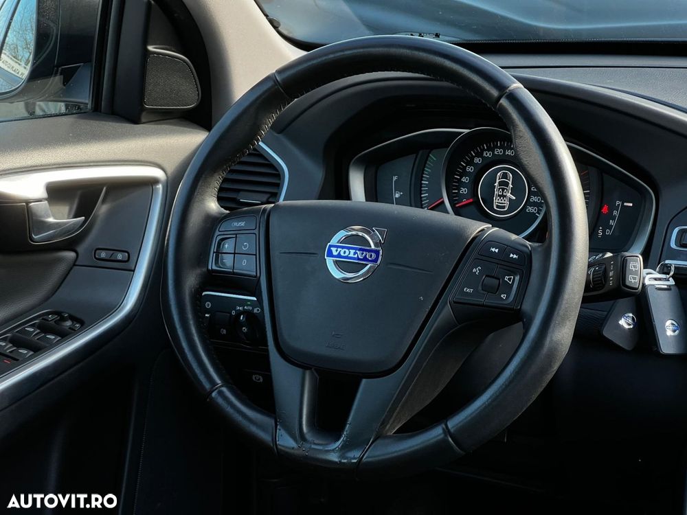 VOLVO XC60 2017 — imagine 28