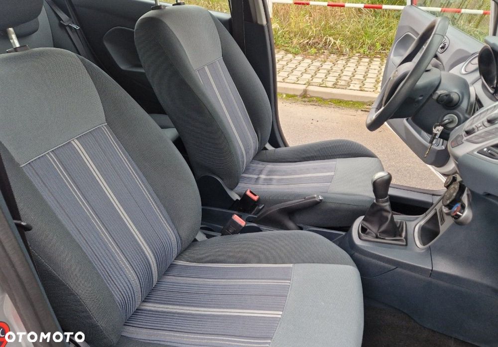 Ford Fiesta - 24