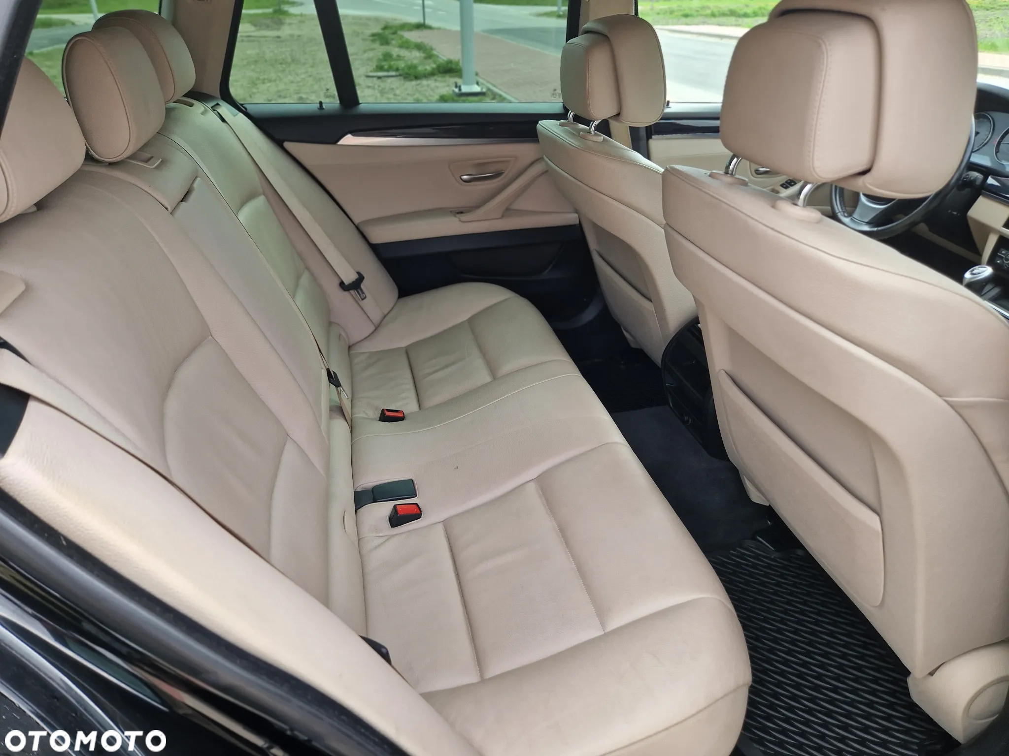 BMW Seria 5 523i Touring - 9