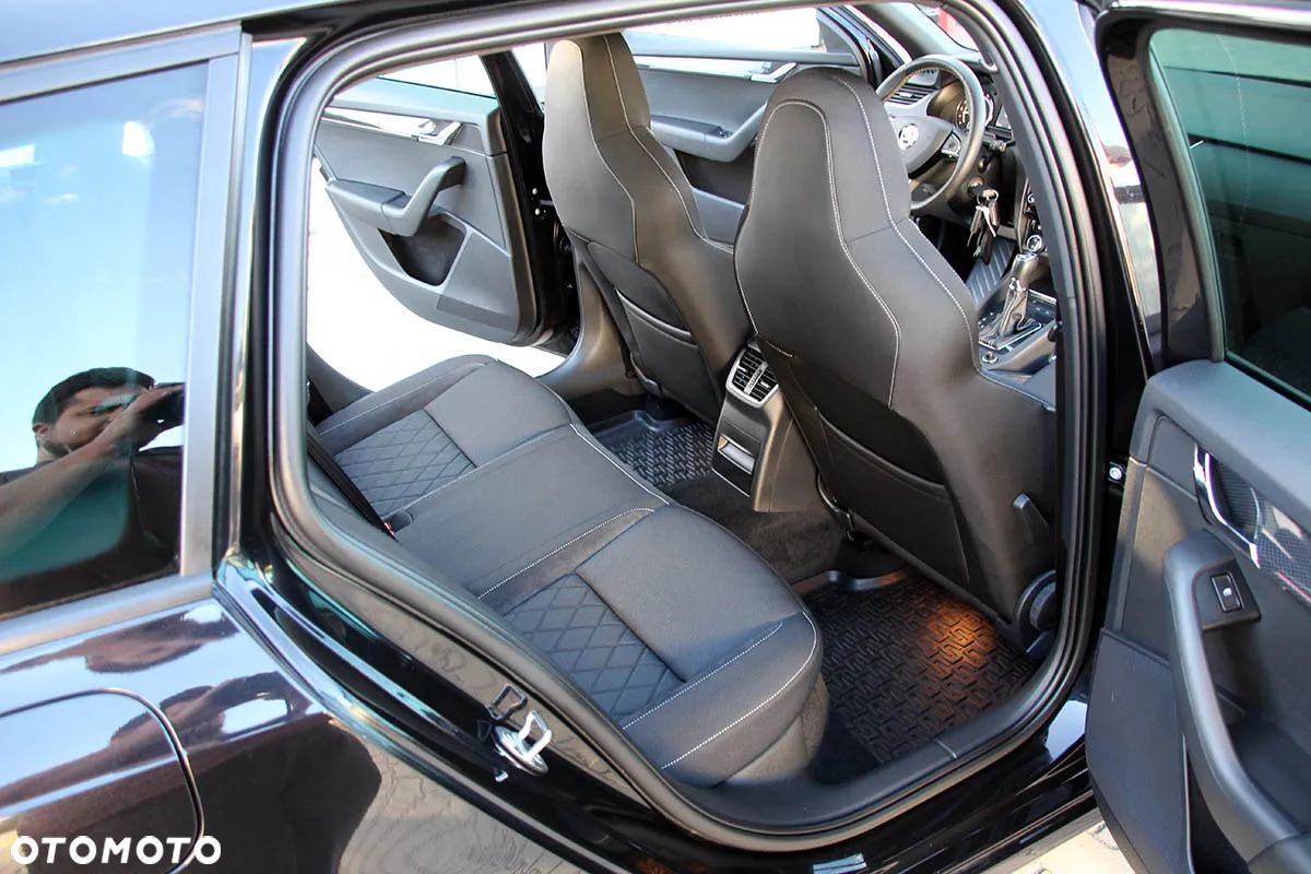 Skoda Octavia 2.0 TDI DSG RS - 29