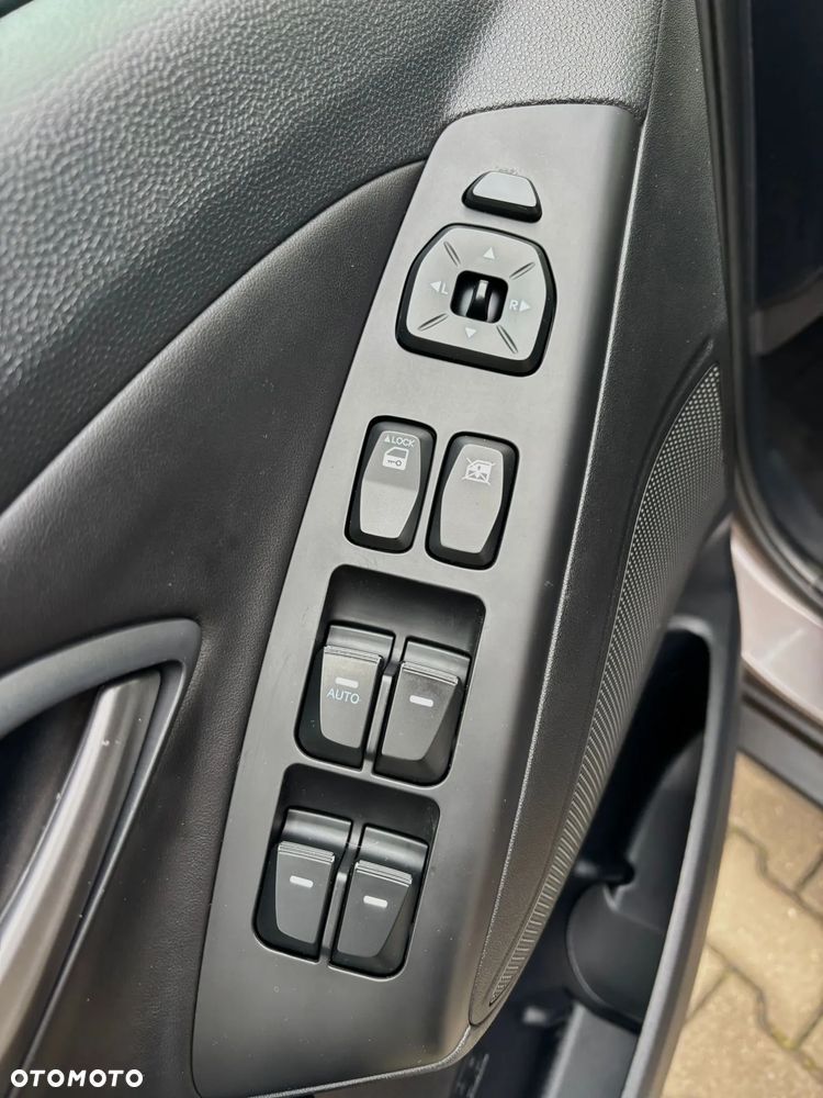 Hyundai ix35 blue 1.6 2WD Finale Gold - 19