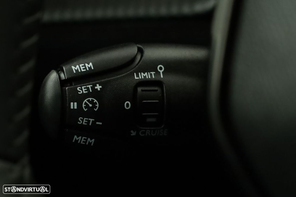 Peugeot 2008 1.2 PureTech Allure - 18