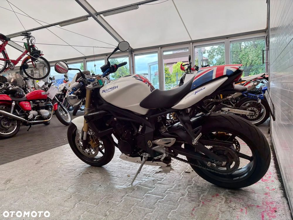 Triumph Street Triple - 17