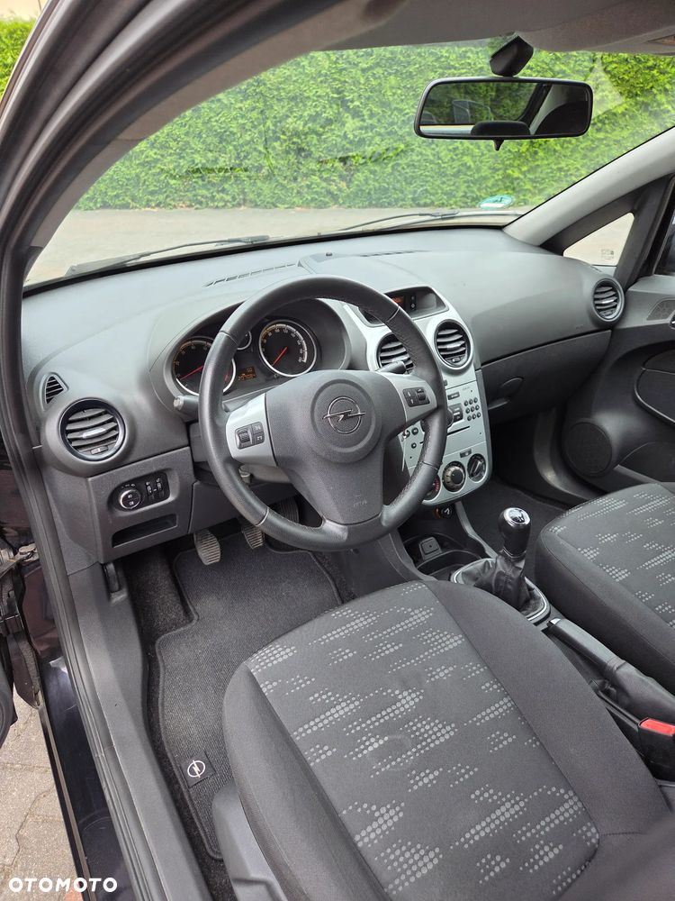 Opel Corsa 1.4 16V Satellite - 30
