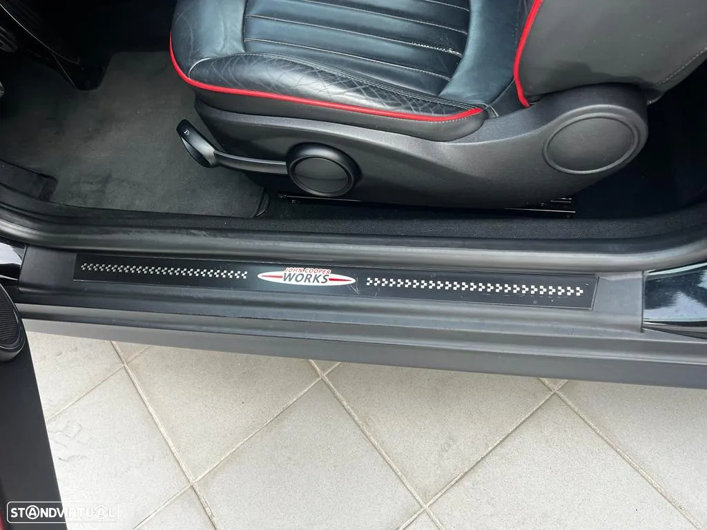 MINI Cabrio John Cooper Works - 22