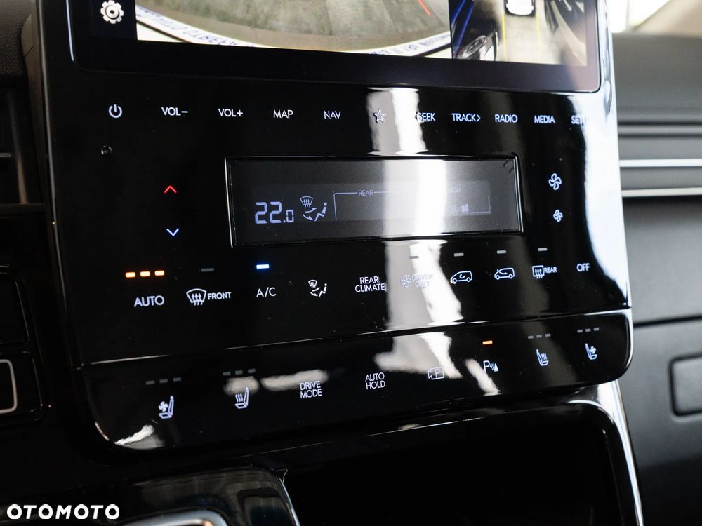 Hyundai Staria 1.6 T-GDI HEV Luxury - 25