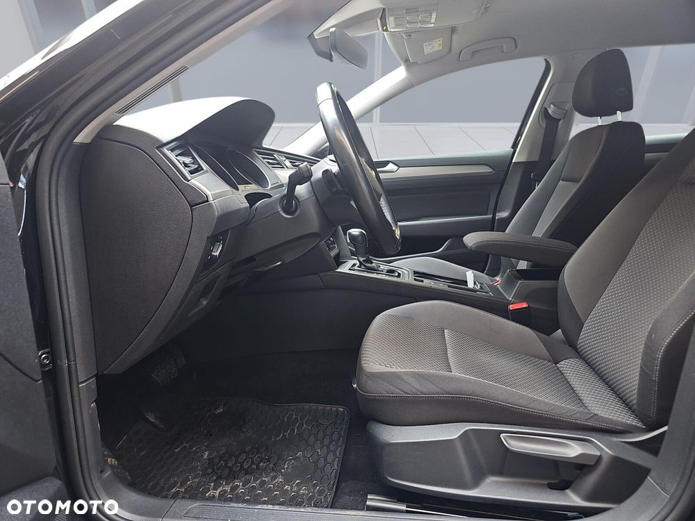 Volkswagen Passat Variant 2.0 TDI EVO Essence DSG - 9