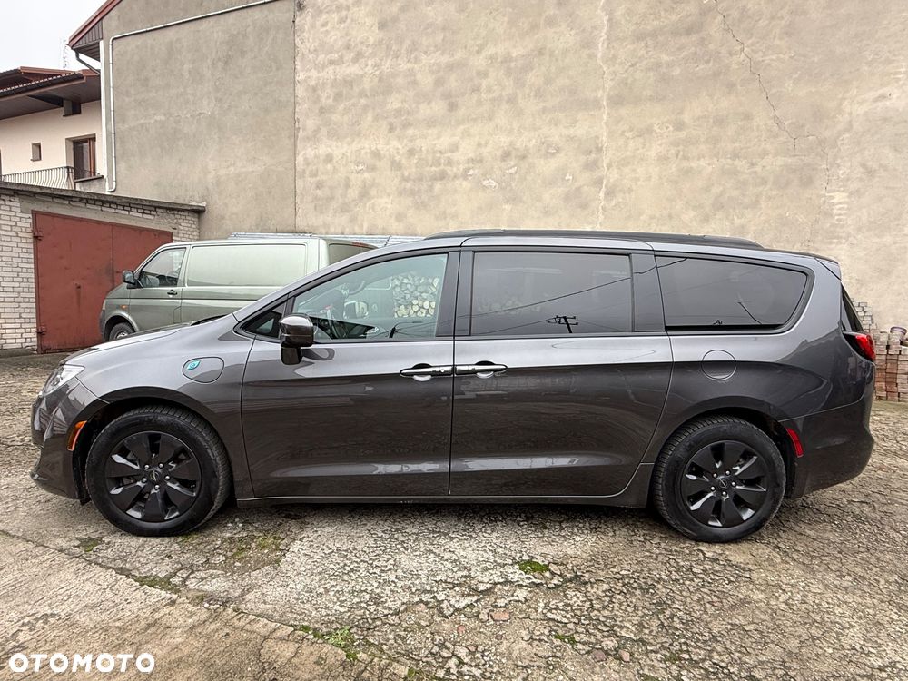 Chrysler Pacifica - 12