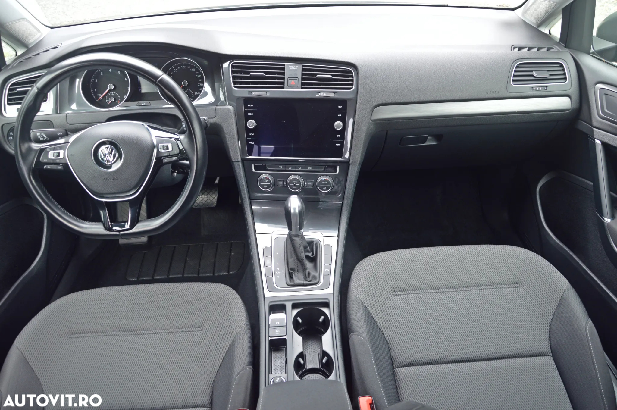 Volkswagen Golf - 6