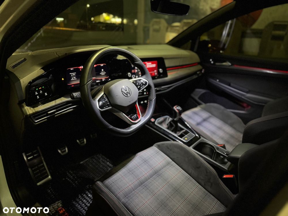 Volkswagen Golf - 20