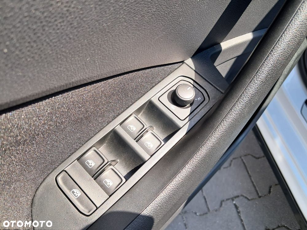 Skoda Kamiq 1.0 TSI Monte Carlo DSG - 31