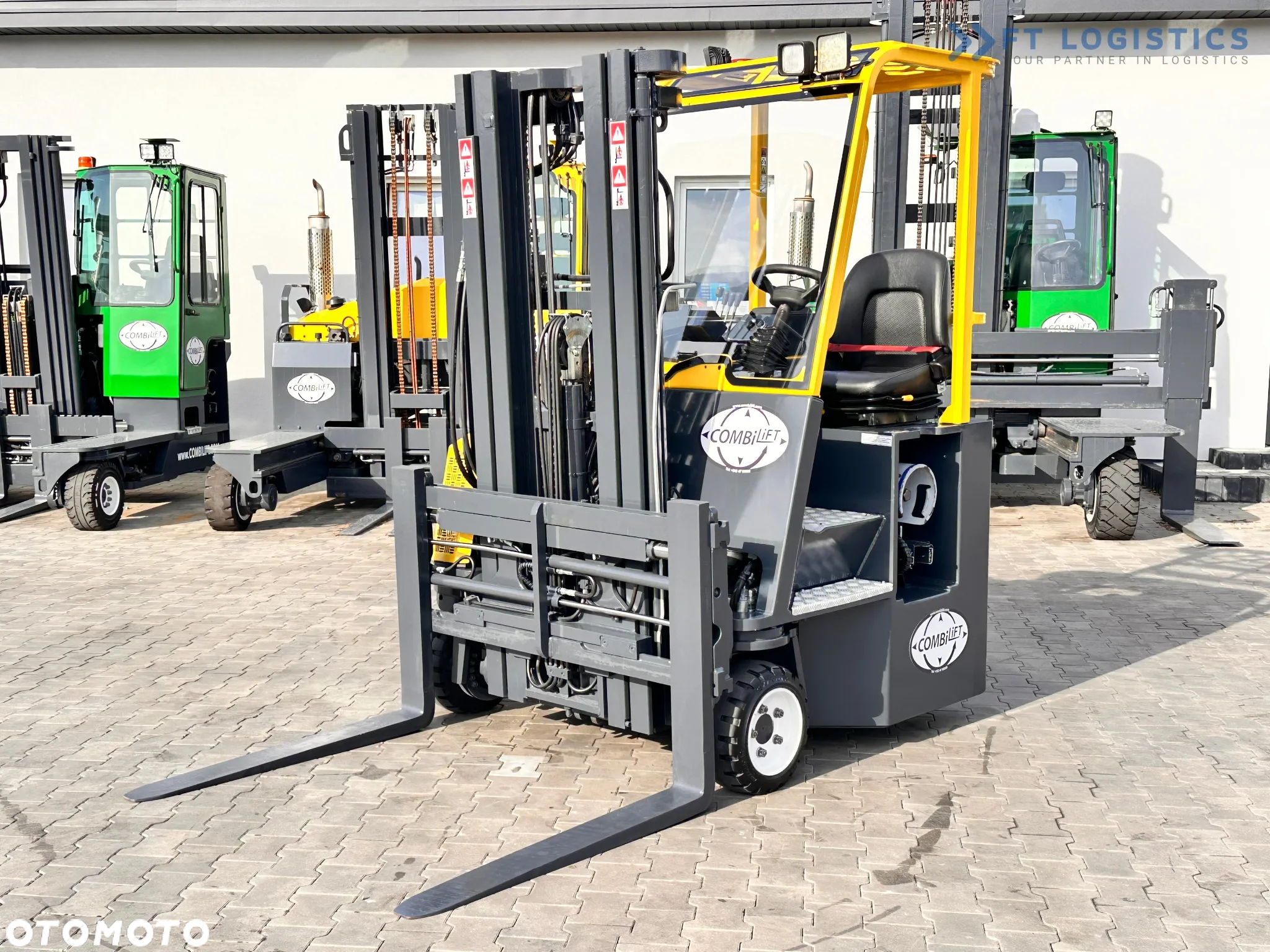 Combilift C3000CB / GAZ / TRIPLEX / 4900MM / WOLNY SKOK / POZYCJONER / PRZESUW WIDEŁ / JAK NOWY - 4