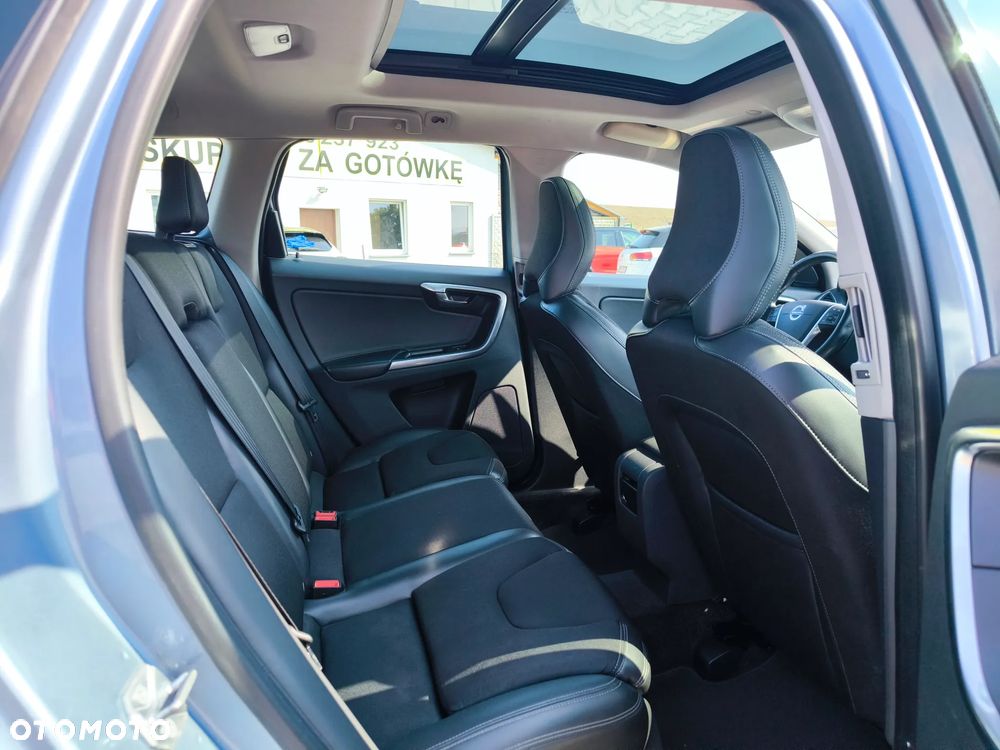 Volvo XC 60 D4 Momentum Pro - 12