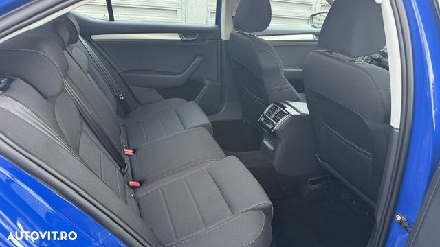 Skoda Superb 2.0 TDI DSG Ambition - 4