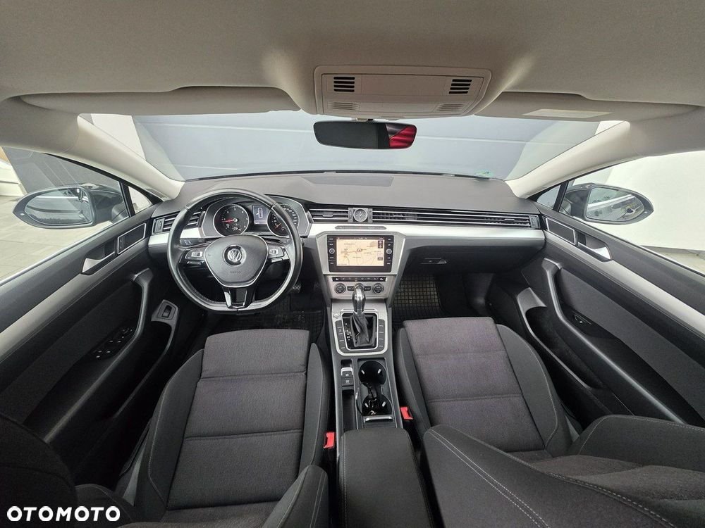 Volkswagen Passat - 13