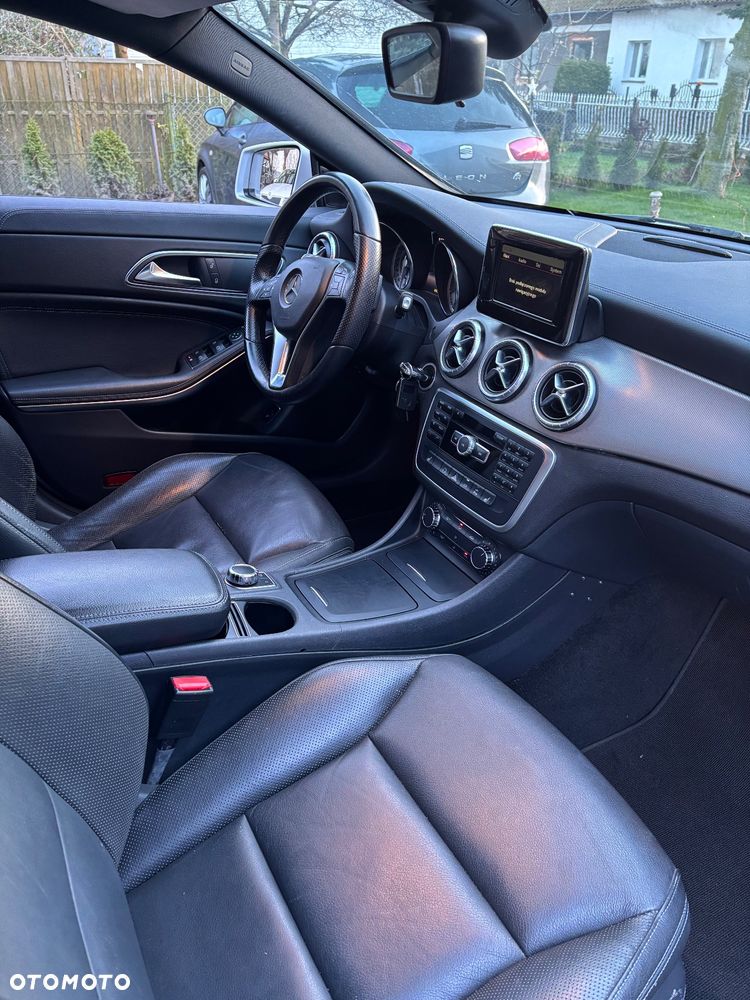 Mercedes-Benz CLA 250 7G-DCT AMG Line - 23