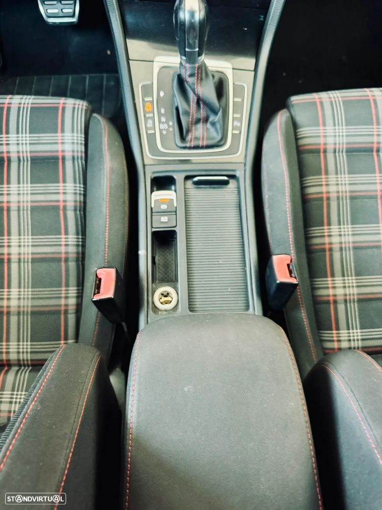 VW Golf 2.0 TSi GTI DSG - 11