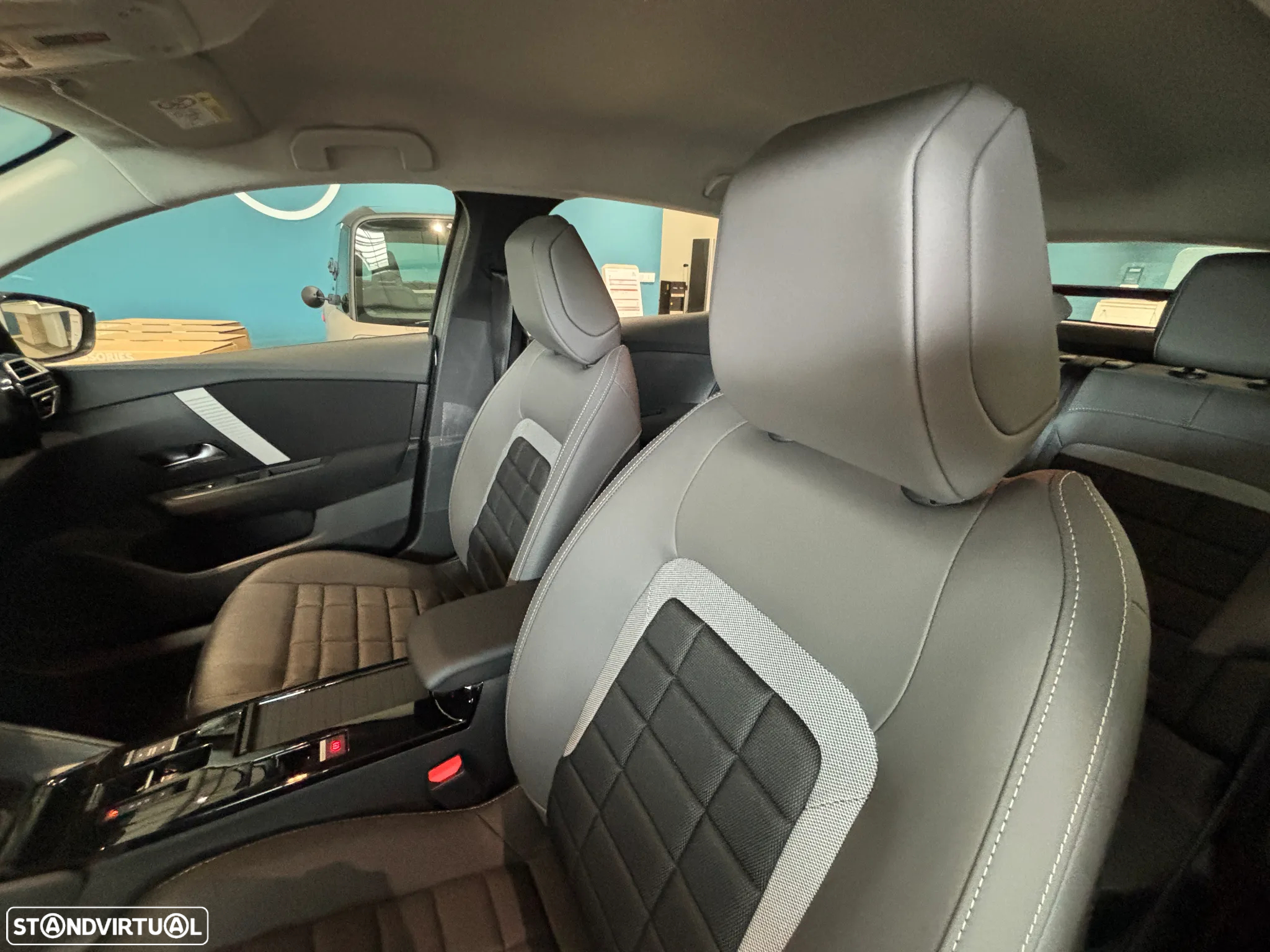 Citroën C4 1.2 PureTech Plus EAT8 - 13