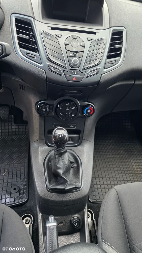 Ford Fiesta 1.0 EcoBoost S&S TITANIUM - 19