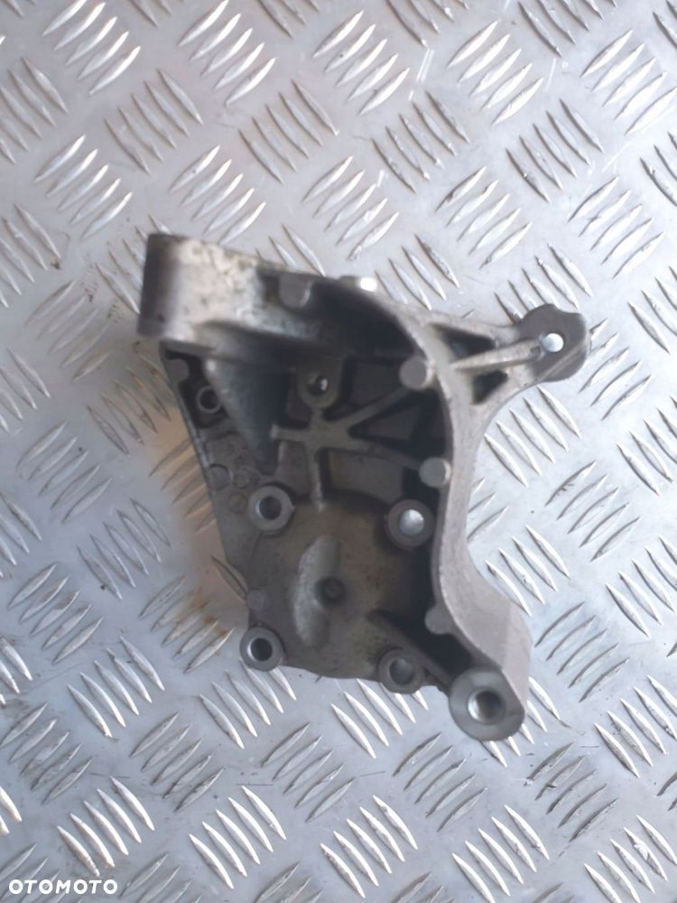 Łapa mocowanie rolki napinacza Iveco Daily - 2