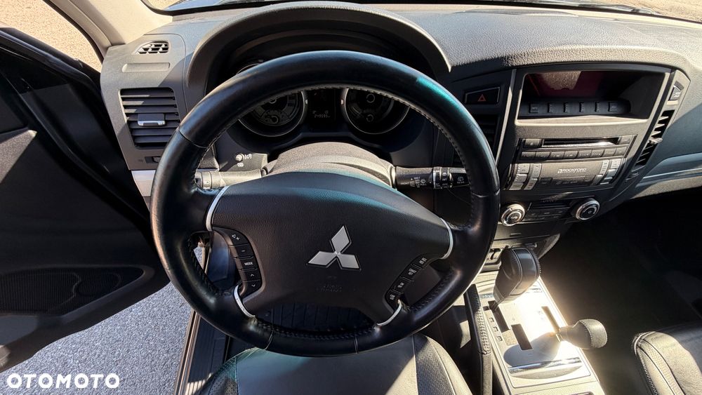Mitsubishi Pajero 3.8 V6 Instyle - 13
