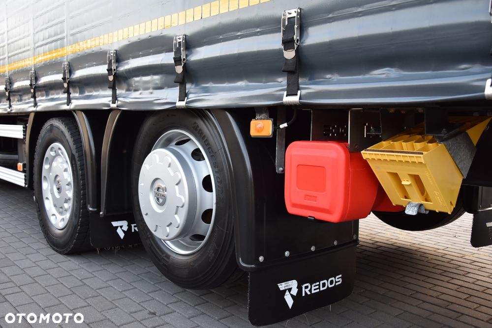 Volvo FH 460 EURO 6 / KABINA XL / FIRANA 9,5 M / NAVI / SOLARY / KLIMA POSTOJOWA / KAMERY / CAŁY NA PODUSZKACH / WINDA DHOLLANDIA / ZABUDOWA REDOS / 24 PALETY / AUTOMAT / SALON POLSKA / SERWIS ASO VOLVO / STAN IDEALNY !! - 19