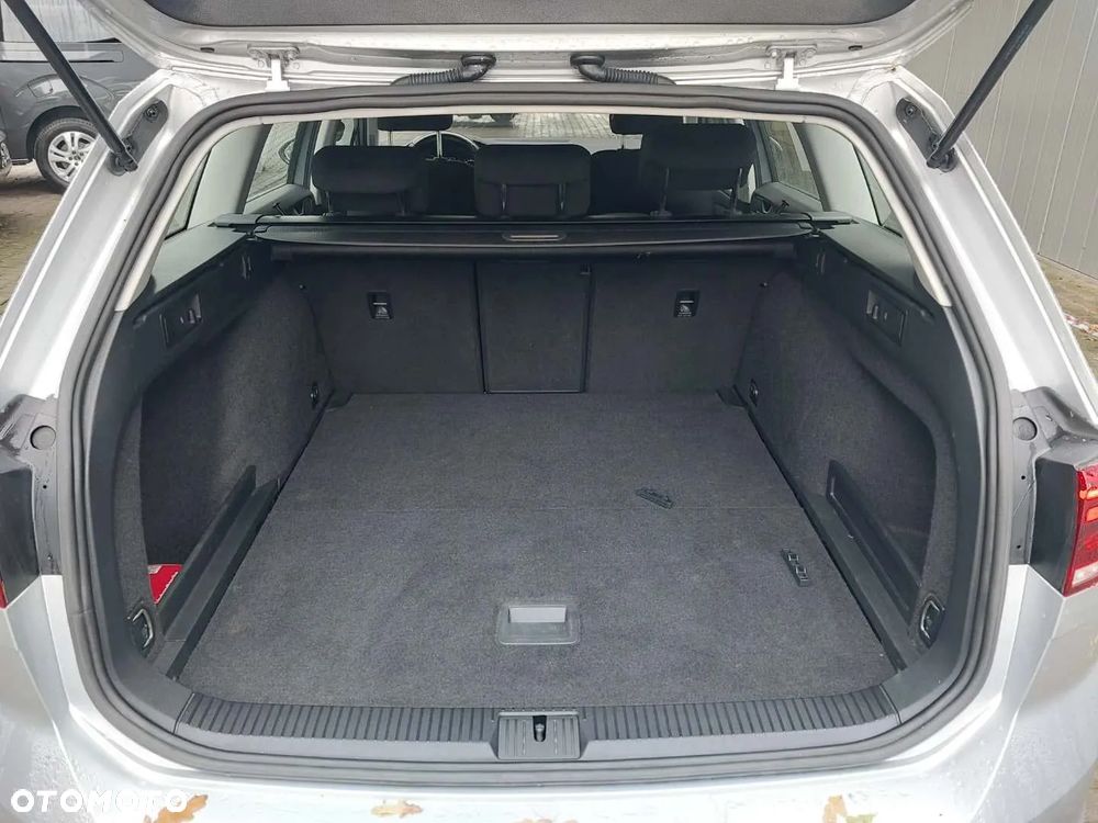 Volkswagen Passat - 14