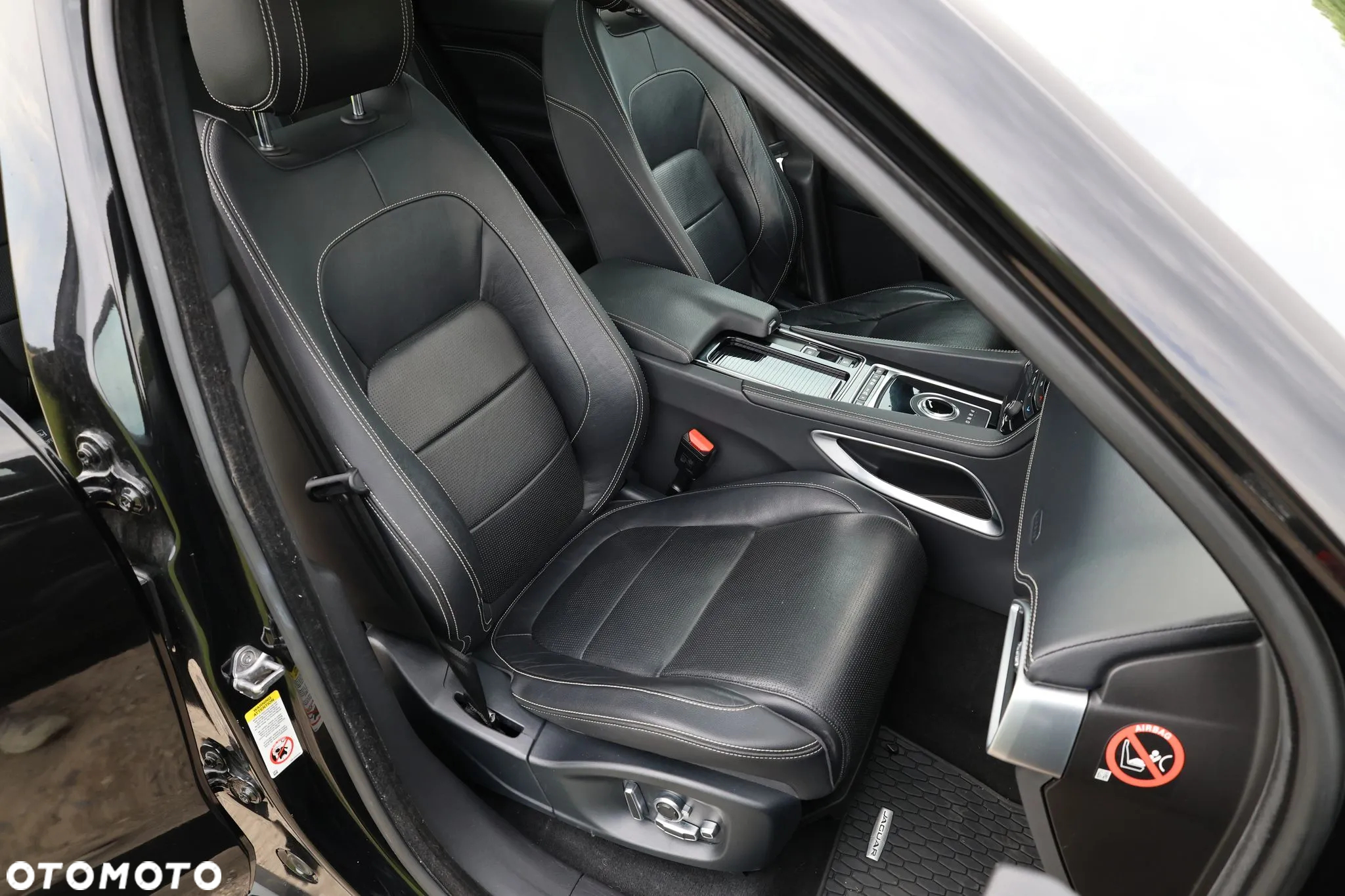Jaguar F-Pace S AWD - 15