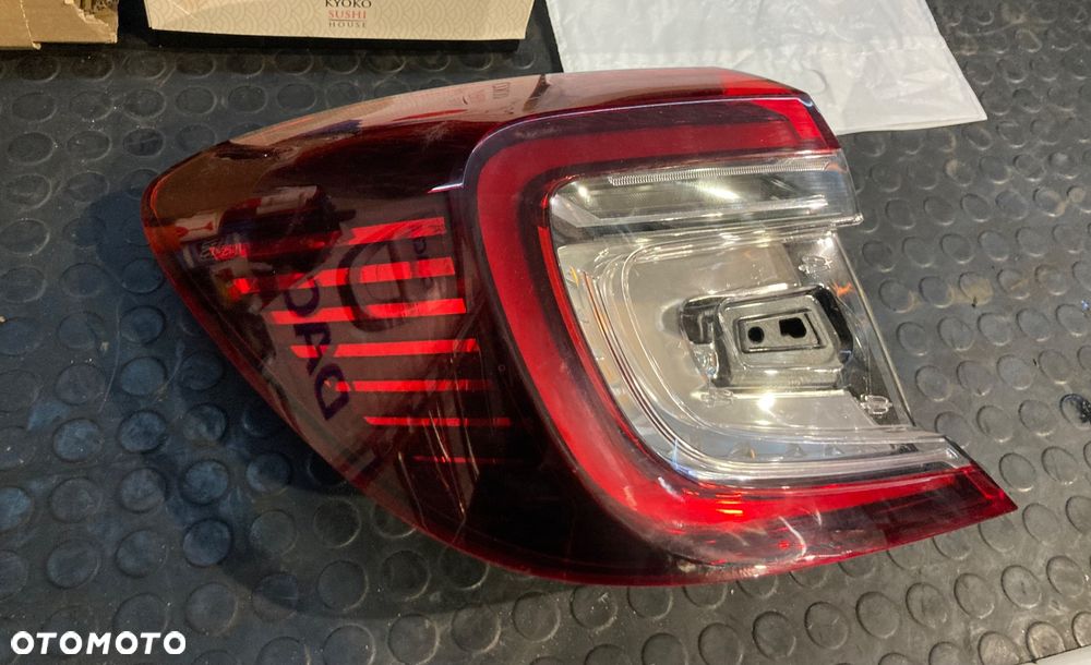 RENAULT CAPTUR 2 II LAMPA TYLNA LEWA W BŁOTNIK BŁOTNIKA LEWY TYŁ TYLNIA LEWA 265558746R - 2